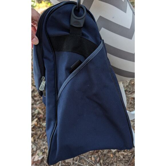 Nike Duffle Bag 20x18 Gym Travel Carry On Weekender Shoulder Strap Hold all Navy - Picture 3 of 16